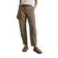 Vielseitige, schmal zulaufende Hose 👖 Hochgeschnitten und figurbetont, praktische Taschen, knitterfreies Material, zaubert längere Beine 📏