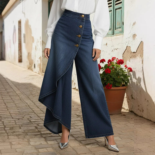 Asymmetrische Wickeljeans 👖 Eine Kombination aus Culottes und Hose, hochgeschnitten für optisch längere Beine, weit geschnitten und fließend, mit diagonal angeordneten Knöpfen – im Handumdrehen zur Fashionista! ✨