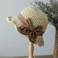 Strohhut im französischen Stil 👒 — Atmungsaktives Flechtdesign, breite, gewellte Krempe, Sonnenschutz & gesichtsschmeichelnde Wirkung. Verstellbare Passform (weht nicht weg!), faltbar & platzsparend verstaubar 🌊